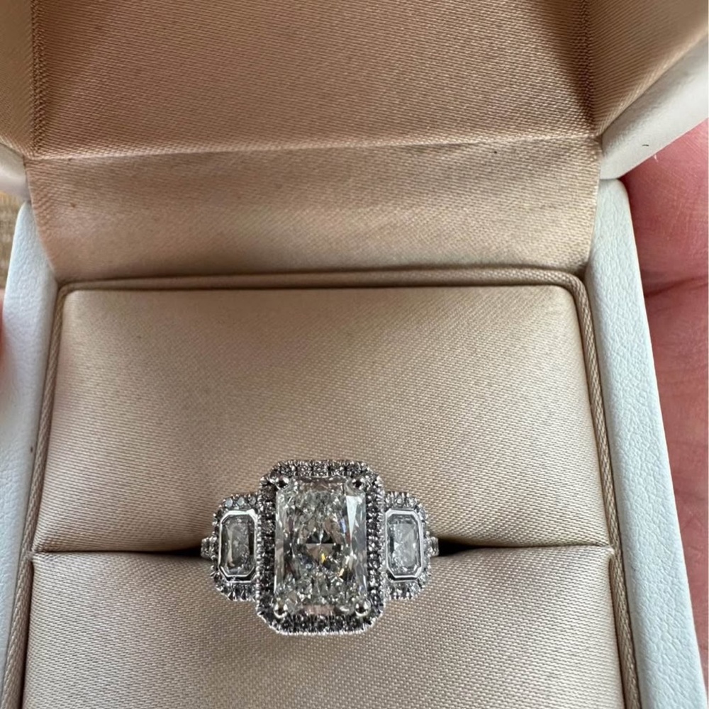 14k white gold diamond ring